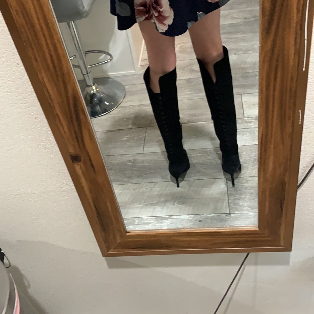 Classy Stuart Weitzman Boots - Picture 4 of 12